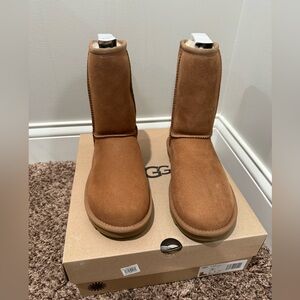 chestnut ugg classic short II boot